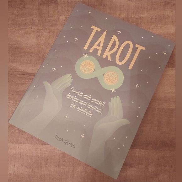 TAROT Connect with yourself Develop your intuition Live mindfully Book Tina Gong - Picture 1 of 3